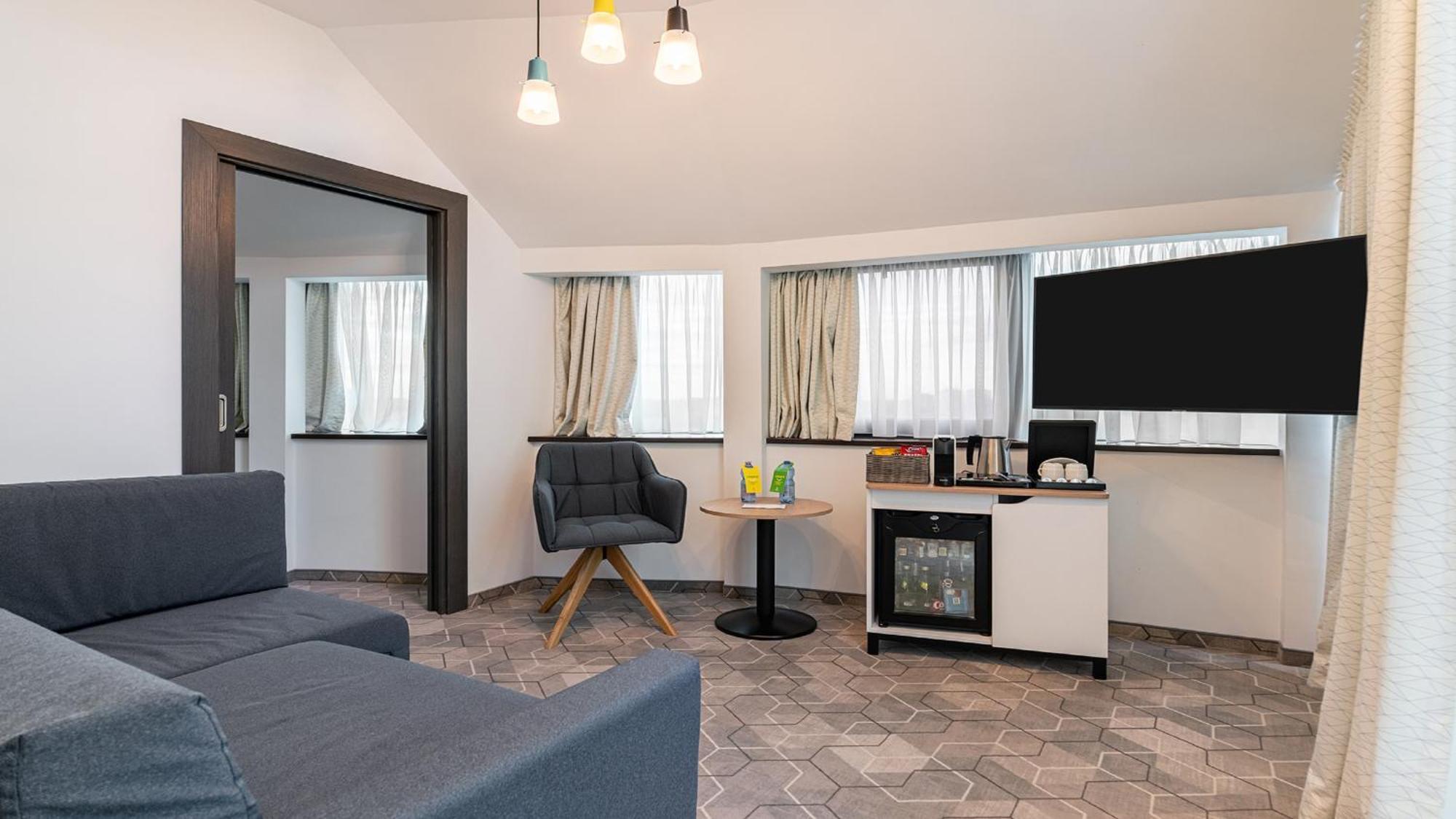 - Times, An Ihg 4* Bucarest